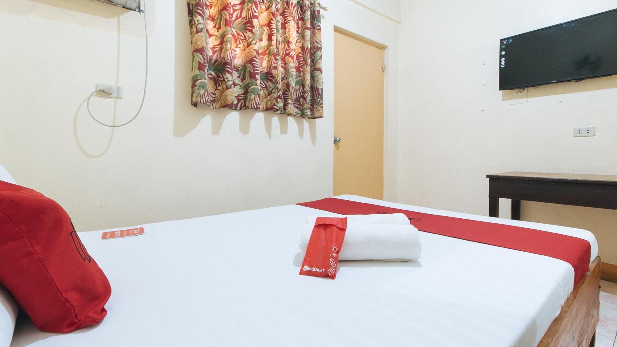 RedDoorz @ Golden Victory Hotel Mabalacat Pampanga Exterior foto